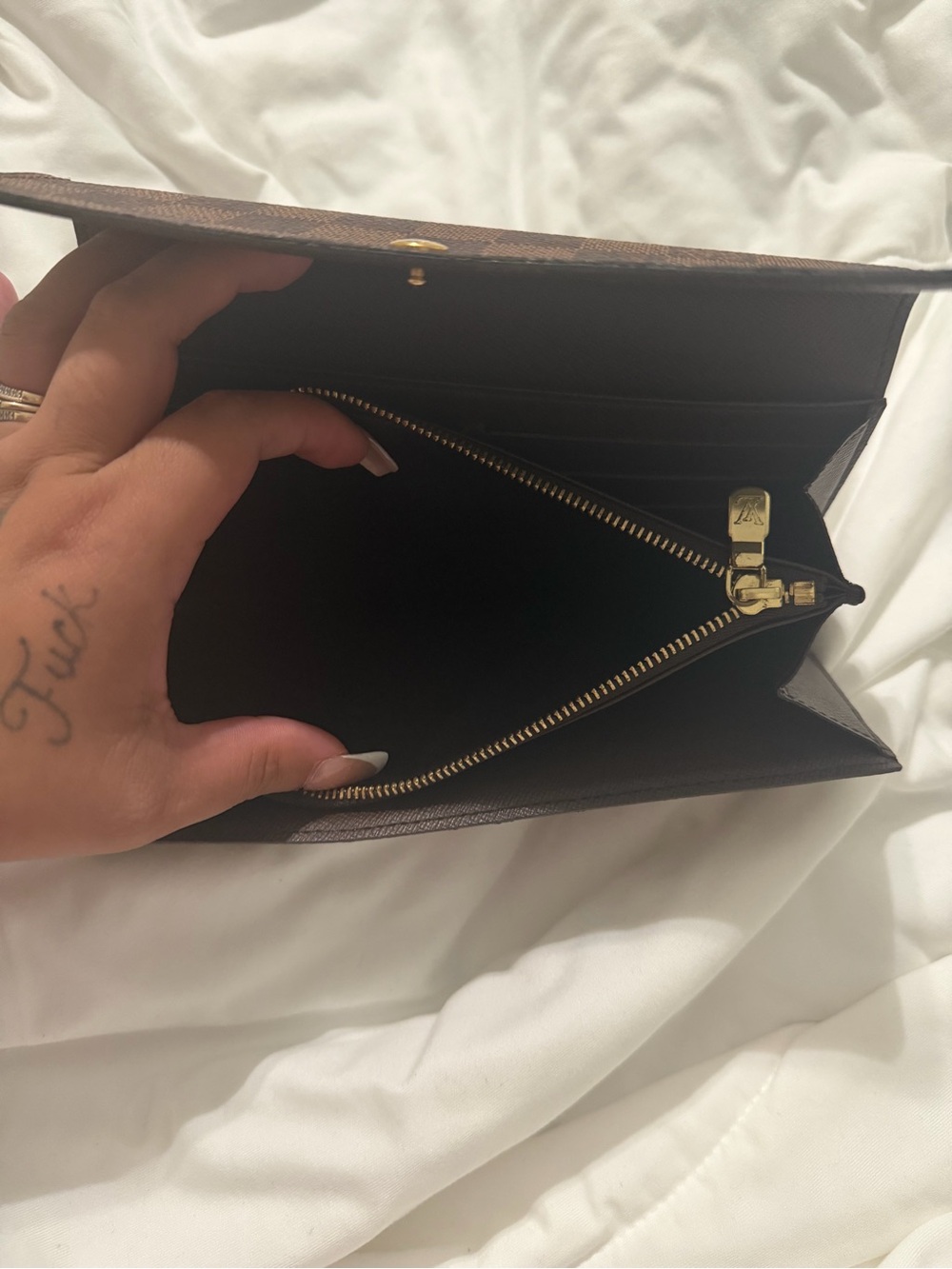 Louis Vuitton wallet - Picture 8 of 11